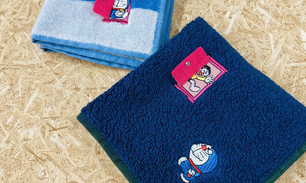 川辺が『ドラえもん』新作グッズを発表 プリントハンカチや刺繍バッグなど全ラインナップ公開